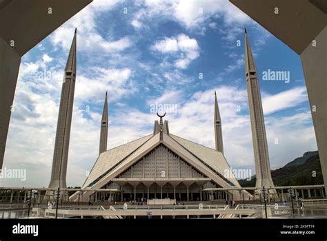 Faisal Mosque: A Majestic Architectural Wonder and Tranquil Oasis of Faith