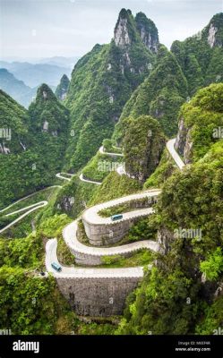  The Great Wall of Western Hunan: A Serpentine Wonder Through Time and Nature!