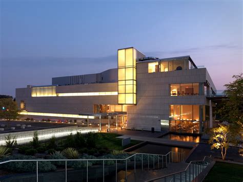 Virginia Museum of Fine Arts: A Cultural Oasis Bursting with Artistic Masterpieces and Thought-Provoking Exhibitions!